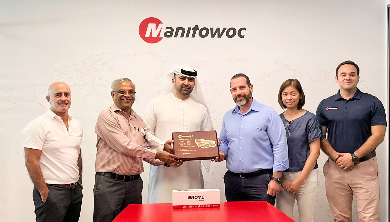 Kanoo Machinery-UAE Recognized for Outstanding Team Efforts and Secures Best Deal 2023 Award for Grove Cranes from The Manitowoc Company
